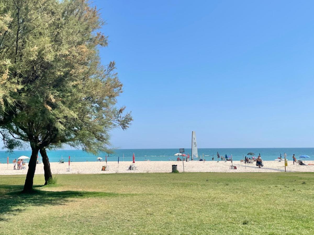 Punto Di Osservazione Lido di Fermo Esterno foto